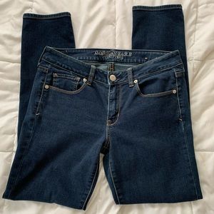 American Eagle Dark Wash Skinny Jeans - 8